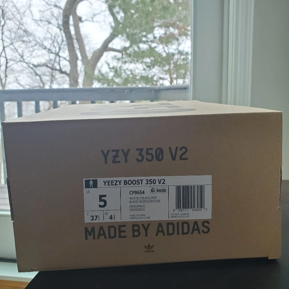 Adidas Yeezy Boost 350 v2 - Picture 2 of 2